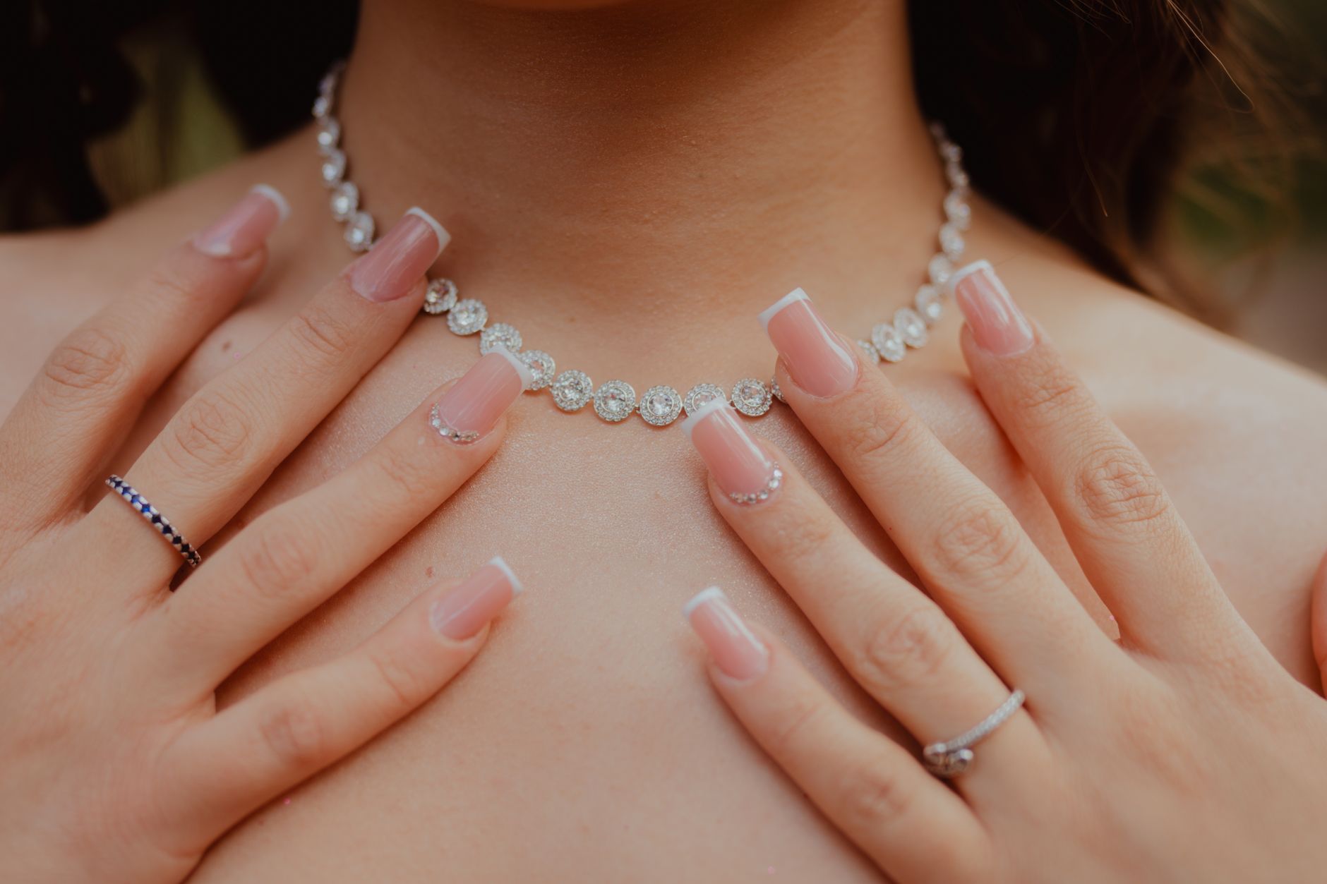 Manos con manicura elegante — Ducximar Beauty Studio